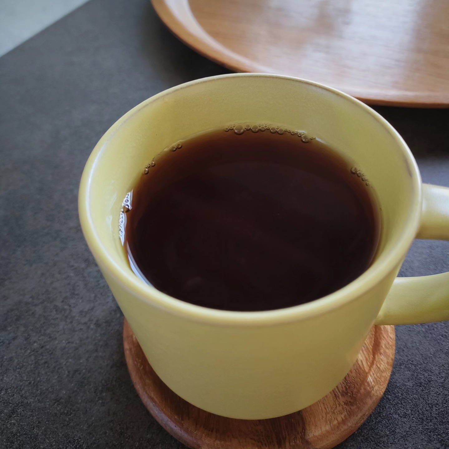 マグカップに入った紅茶